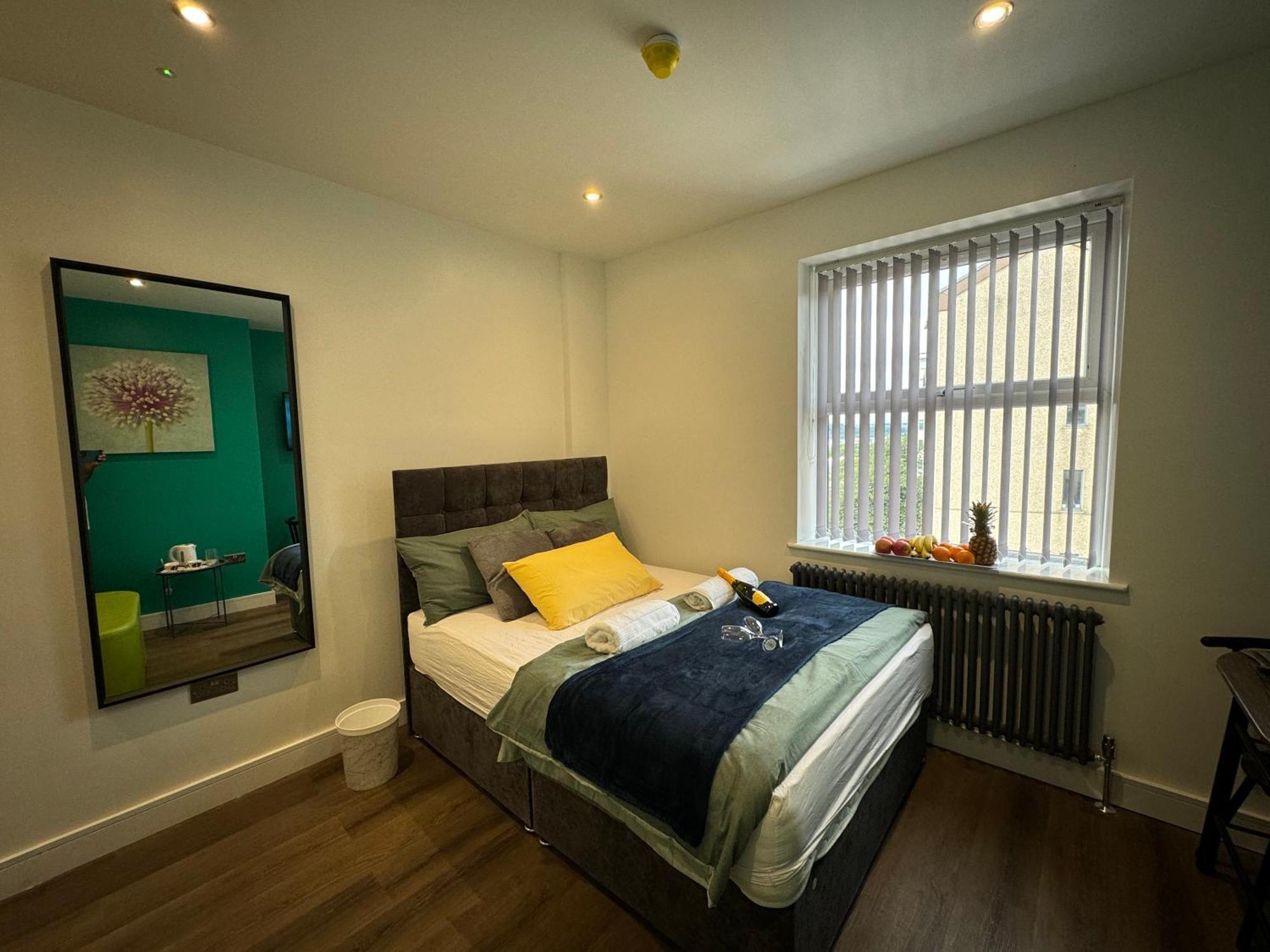 Southgate Luxury Apartments Elland Экстерьер фото