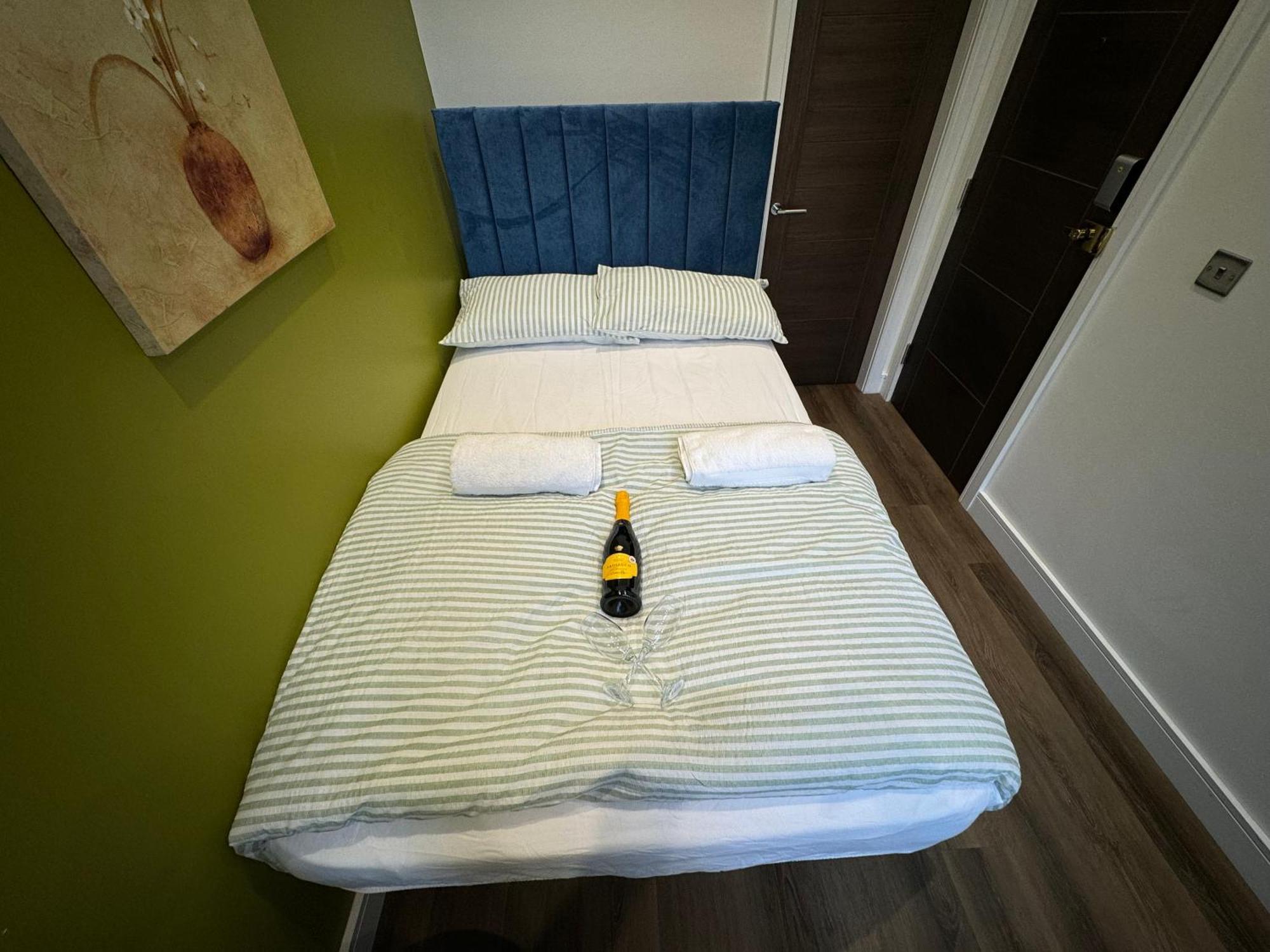 Southgate Luxury Apartments Elland Экстерьер фото