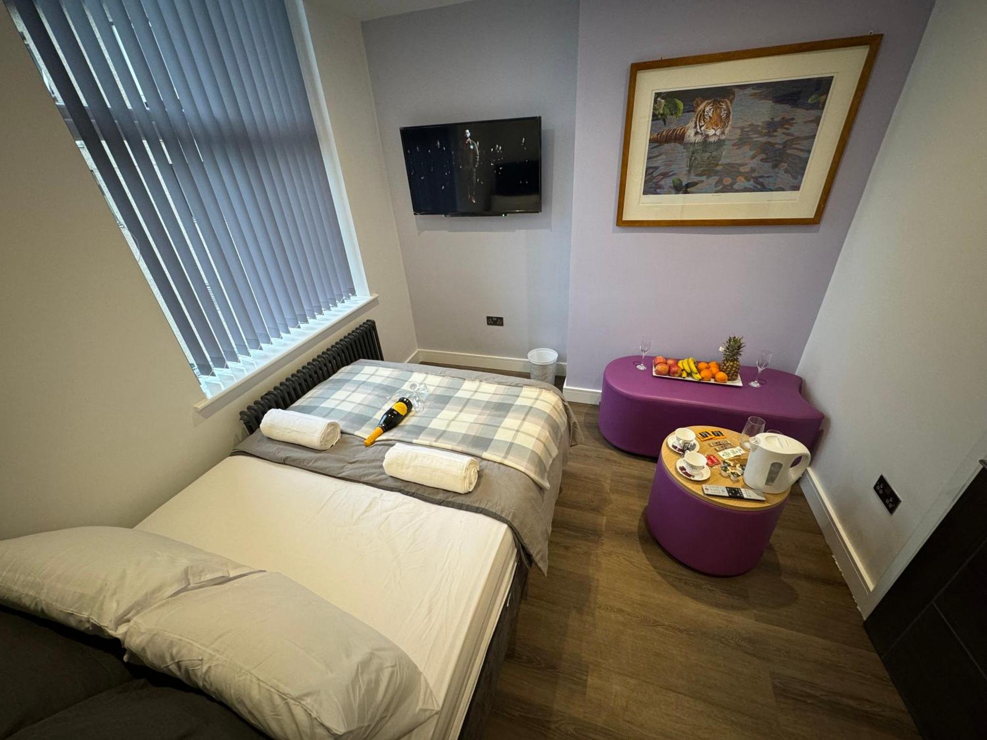Southgate Luxury Apartments Elland Экстерьер фото