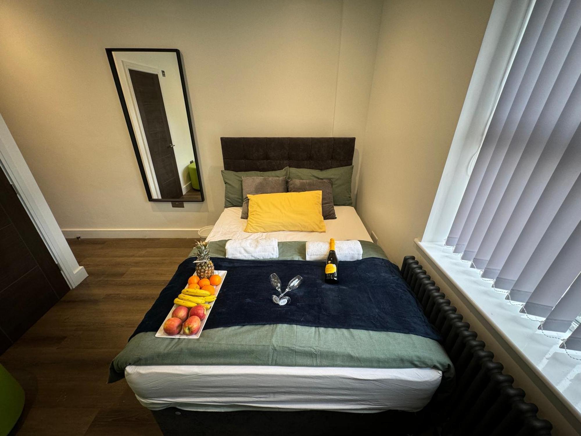 Southgate Luxury Apartments Elland Экстерьер фото