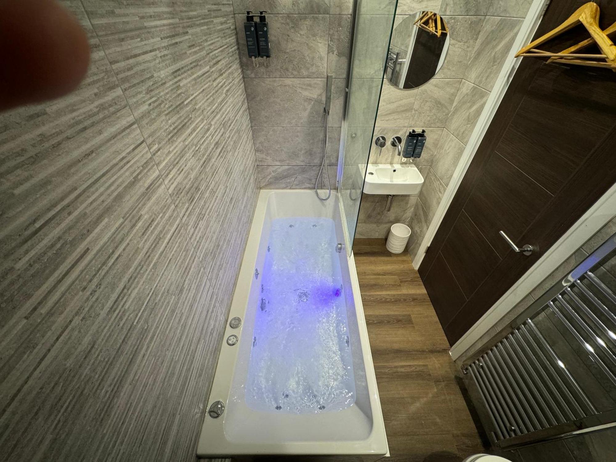 Southgate Luxury Apartments Elland Номер фото