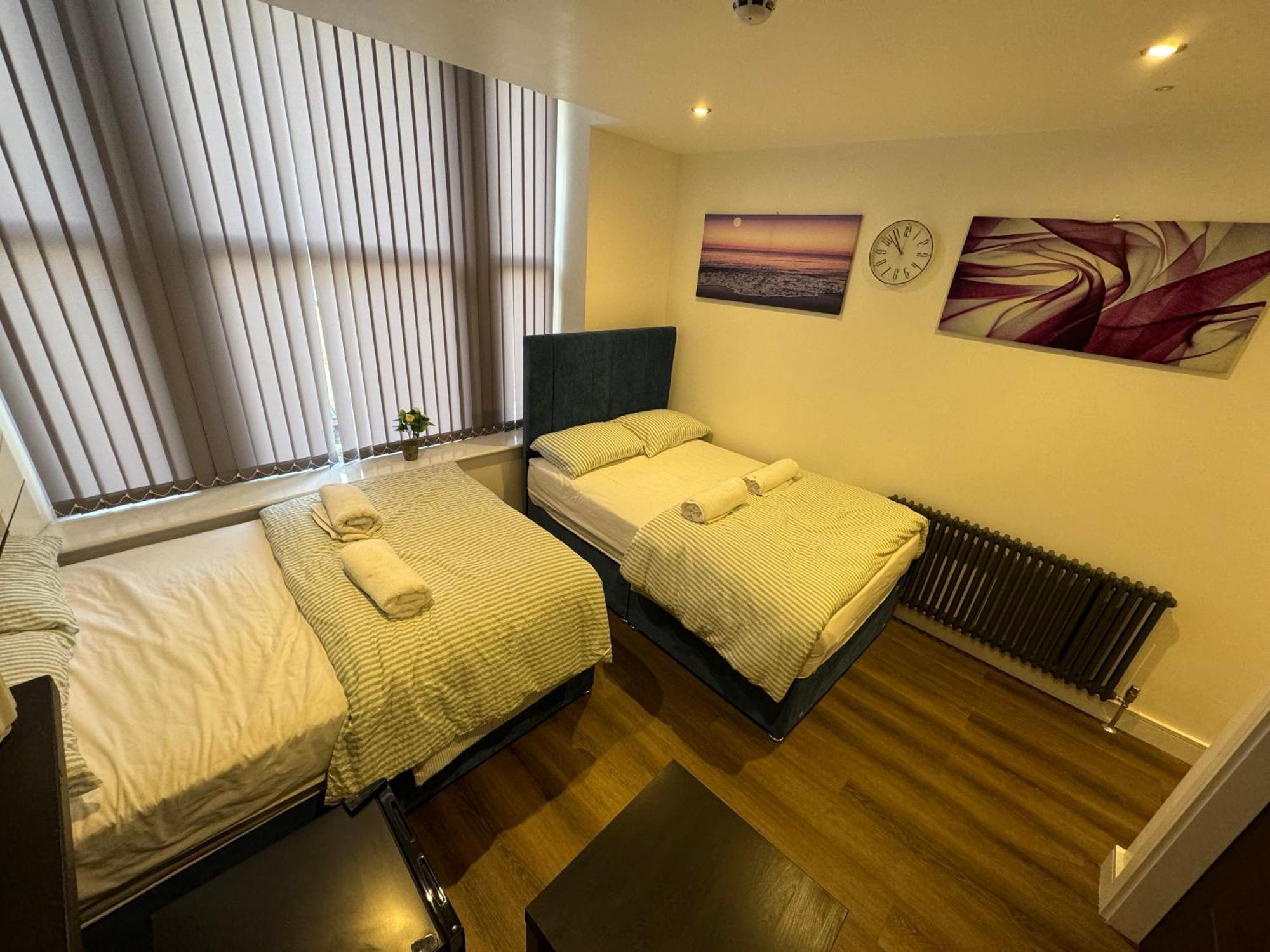 Southgate Luxury Apartments Elland Экстерьер фото